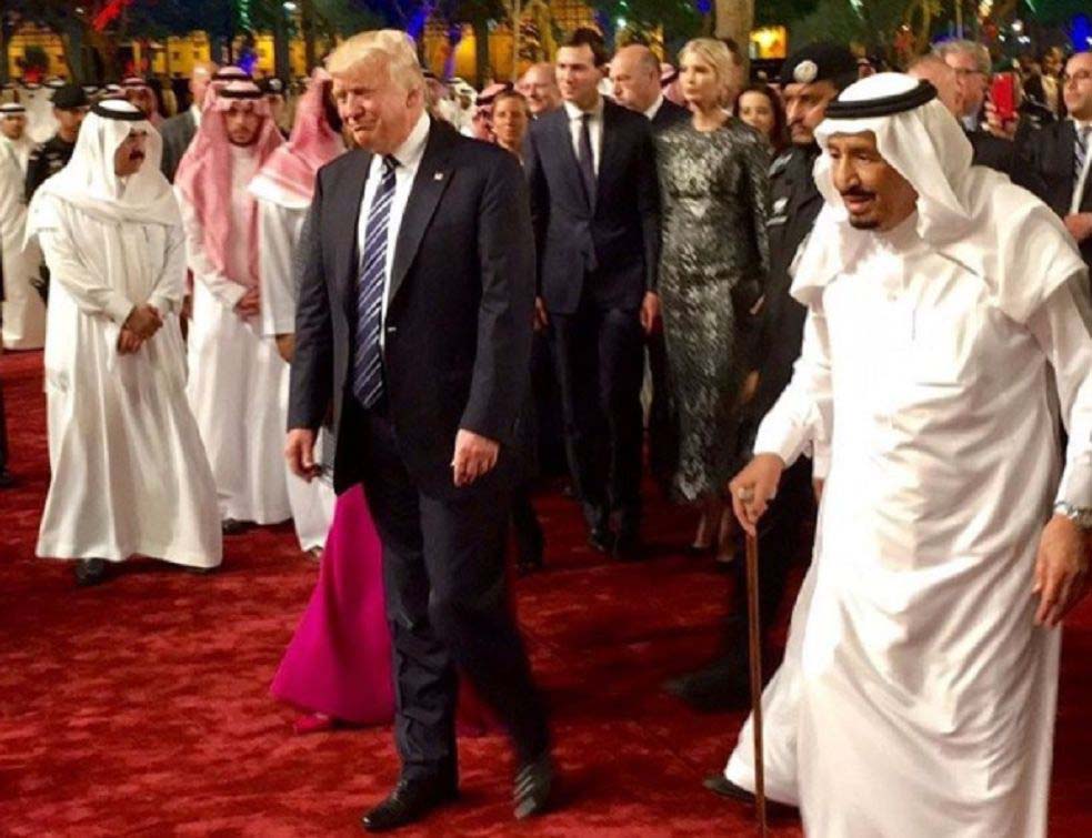 Трамп променио плочу: Ислам је једна од најбољих религија, само треба ИСТЕРАТИ ТЕРОРИСТЕ са планете!