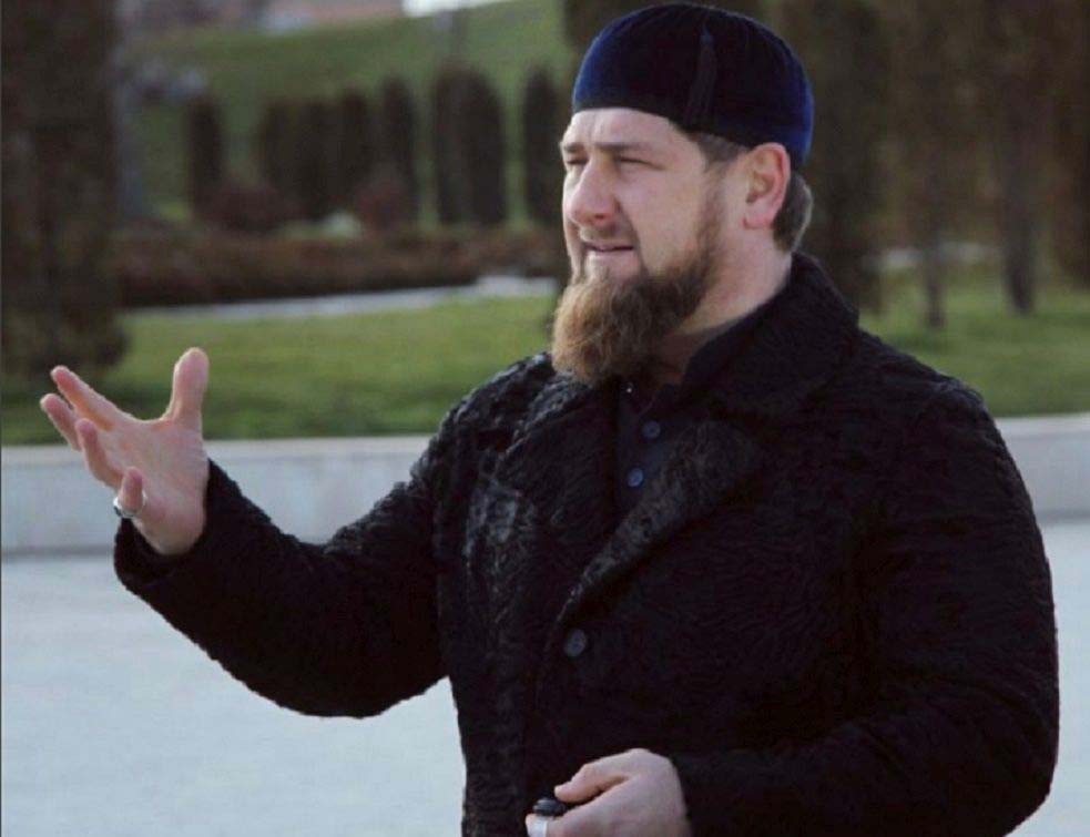 Чеченија планира да ЗАБРАНИ онлајн верзију Шарли Ебдоа, прозивали Кадирова да је ДУПЕДАВАЦ (ФОТО)