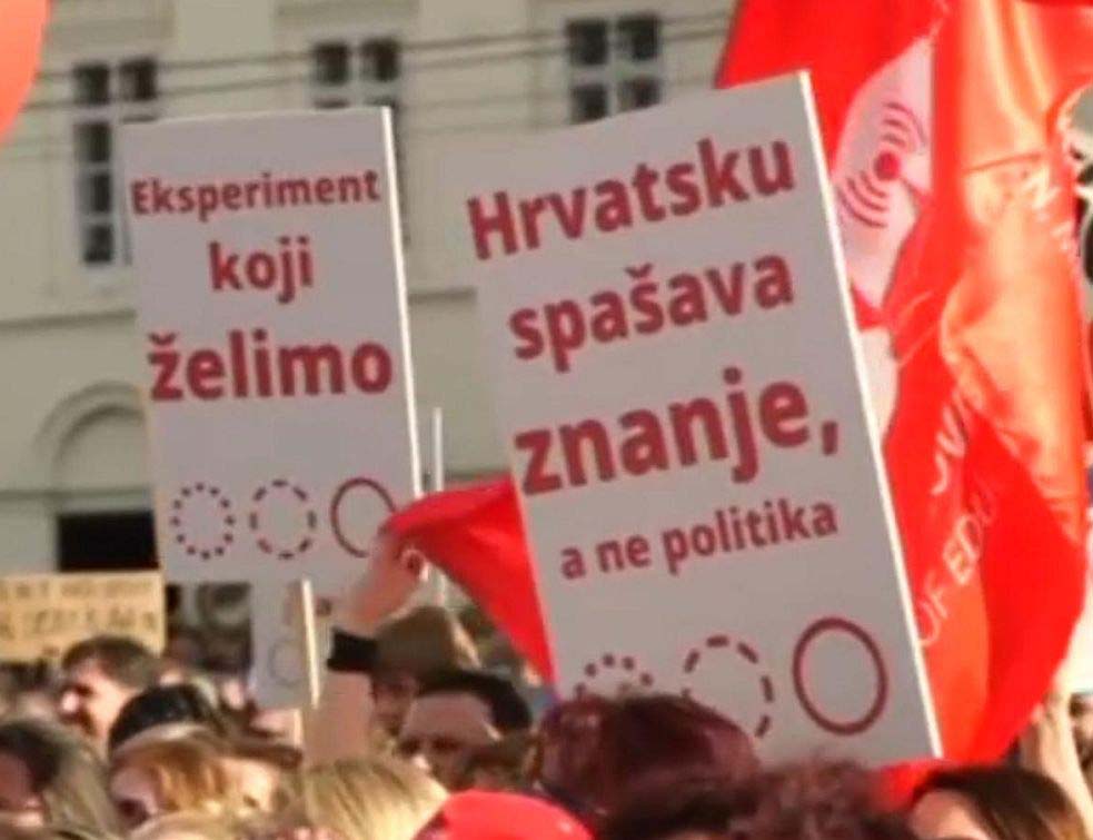 Масовни протести због успорене реформе образовања