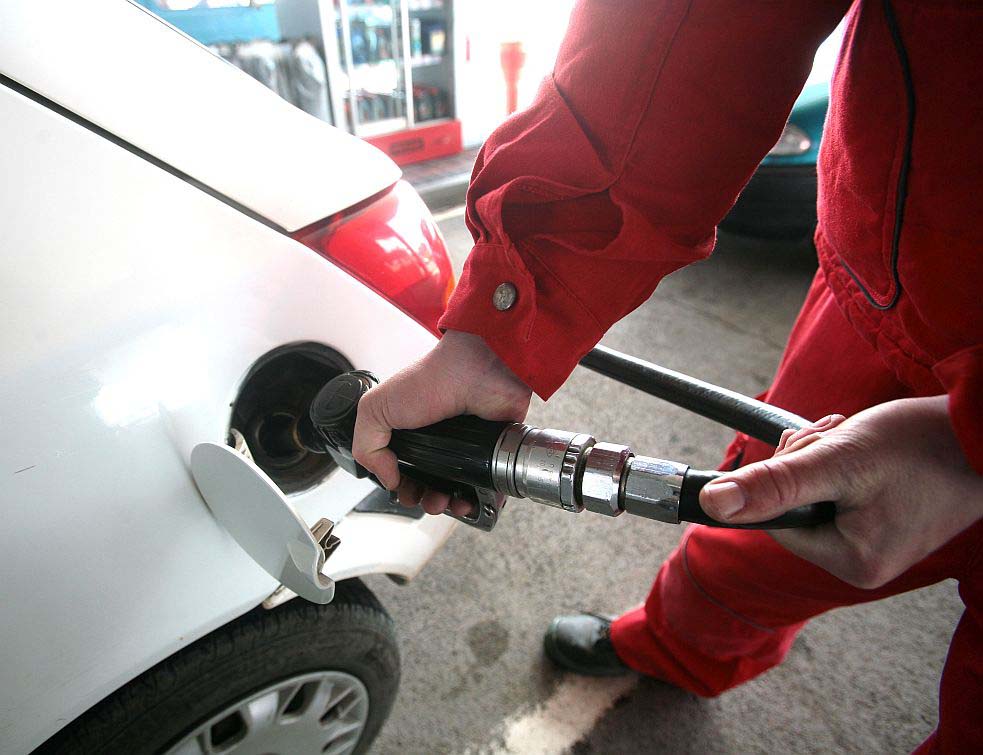 Мићовић: Поскупљење горива у Србији диктирају глобалне цене нафте и акцизе